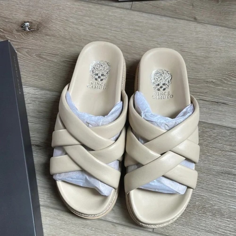 NIB VINCE CAMUTO Chavelle Platform Slide Sandal